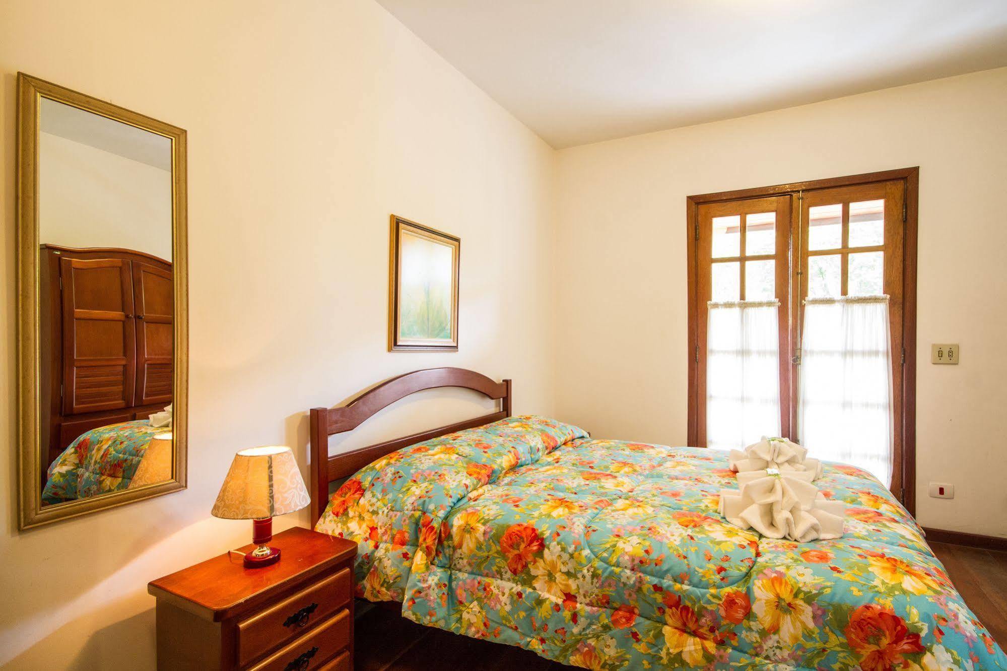 Pousada Serena Campos do Jordao Ngoại thất bức ảnh